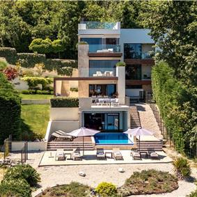 4 Bedroom Villa with Salt Water Pool, Private mini golf course and Rooftop Terrace near Opatija, Sleeps 8